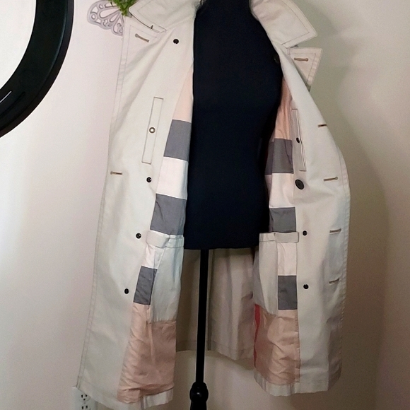 Men's Burberry Trench Coat - Picture 9 of 16